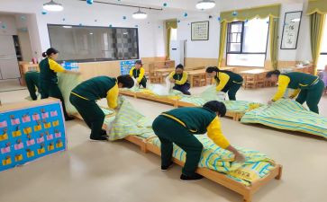 2024年幼儿园中班保育员工作总结7篇