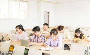大学英文自我介绍范文优秀6篇