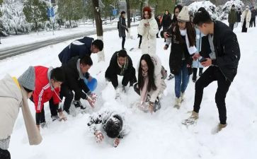 打雪仗的小学生作文6篇