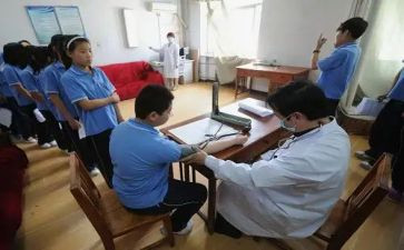 学校校医述职报告8篇
